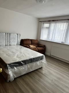 1 bedroom in a house share to rent, Bedford Avenue, Hayes UB4