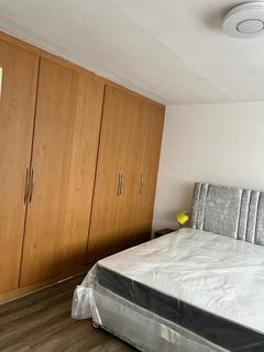 1 bedroom in a house share to rent, Bedford Avenue, Hayes UB4