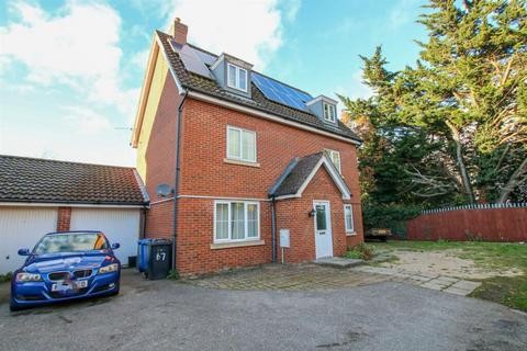 6 bedroom detached house to rent, Whistlefish Court, Norwich, NR5