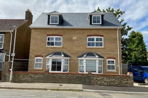 1 bedroom flat to rent, Connaught Road, Sittingbourne, ME10 1EH