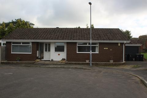 3 bedroom detached bungalow to rent, Stour View Gardens, Corfe Mullen BH21