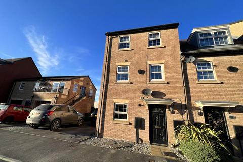 2 bedroom terraced house to rent, Fallbrook Road, Castleford, WF10