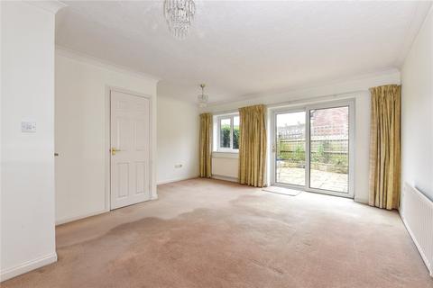 3 bedroom terraced house for sale, Bishopsgate Walk, Chichester, PO19