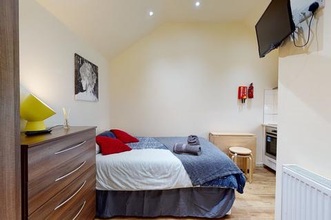 Studio to rent, Saint Pauls Avenue