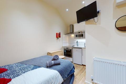 Studio to rent, Saint Pauls Avenue