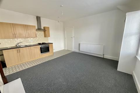 1 bedroom flat to rent, Cromwell Parade, Scarborough