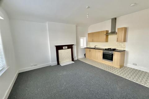 1 bedroom flat to rent, Cromwell Parade, Scarborough