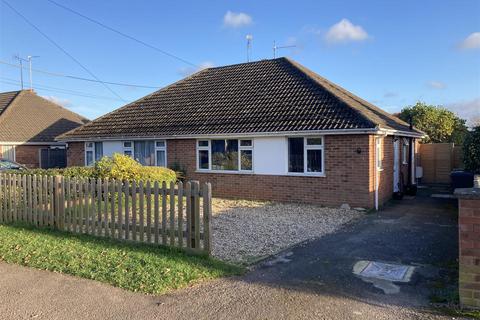 2 bedroom bungalow for sale, Baskerville Road, Sonning Common Reading RG4