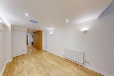 Studio to rent, Smarts Lane Mews, Smarts Lane, Loughton, IG10