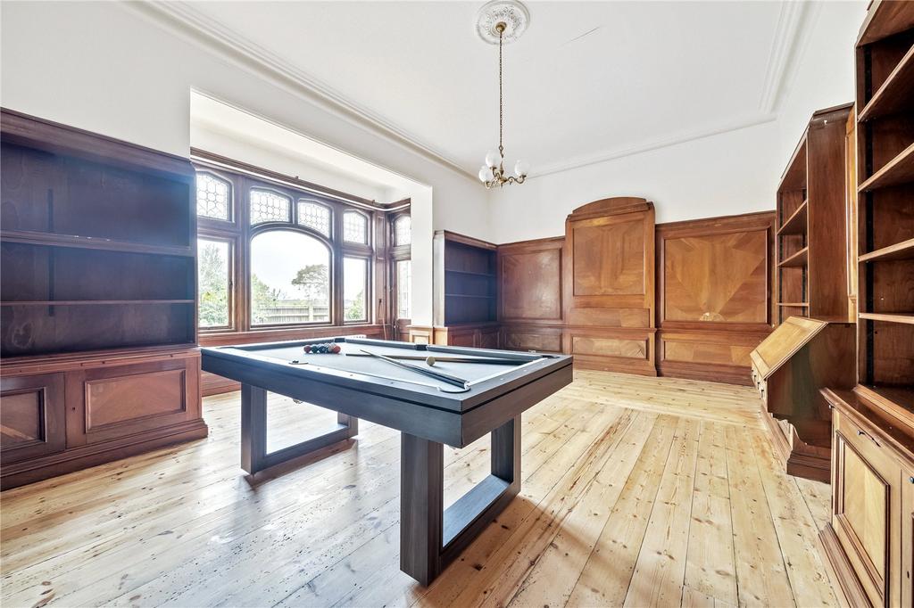Bedroom/Dining Room