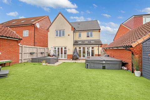 4 bedroom detached house for sale, Stamford Drive, Basildon