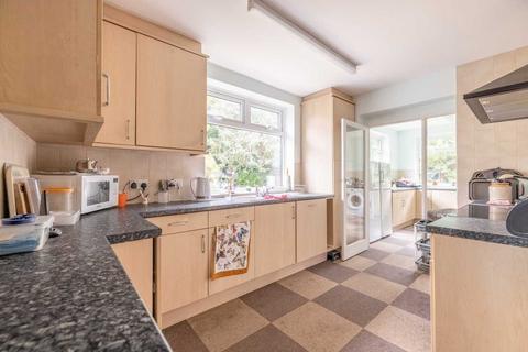 2 Elmcroft, Datchet, Slough, SL3 9DS