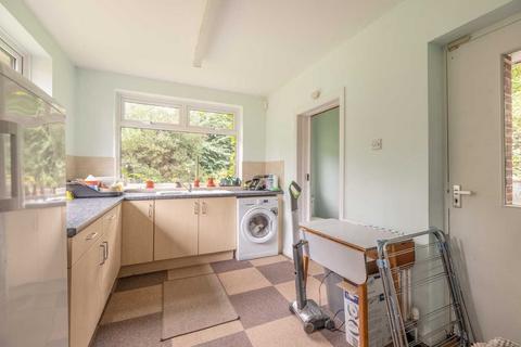 2 Elmcroft, Datchet, Slough, SL3 9DS