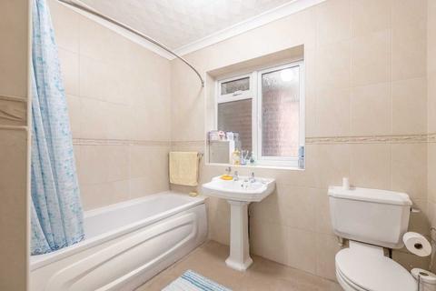 2 Elmcroft, Datchet, Slough, SL3 9DS