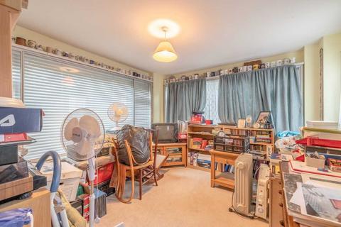 2 Elmcroft, Datchet, Slough, SL3 9DS