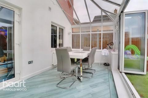 3 Leaf Hill Drive, Romford, RM3 7FA