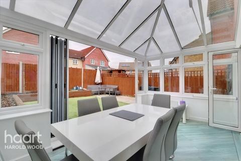 3 Leaf Hill Drive, Romford, RM3 7FA
