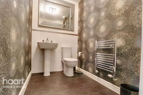 3 Leaf Hill Drive, Romford, RM3 7FA