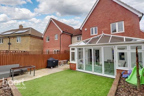 3 bedroom link detached house for sale, Leaf Hill Drive, Romford