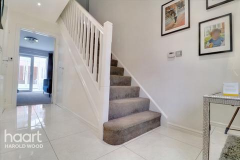 3 Leaf Hill Drive, Romford, RM3 7FA