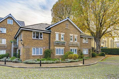 2 bedroom flat for sale, Thames Close, Hampton TW12