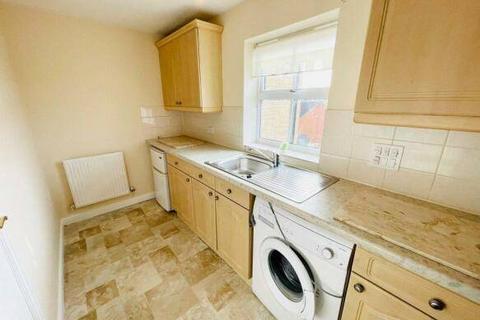 2 bedroom terraced house to rent, Gable Close, Swindon, SN25 4XG