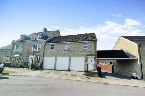 2 bedroom terraced house to rent, Gable Close, Swindon, SN25 4XG