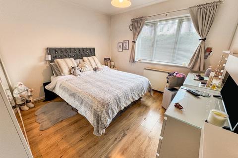 2 bedroom ground floor flat for sale, Bexley Court, Reading, RG30