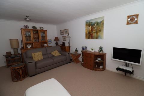 2 bedroom flat for sale, Brampton Court, Brampton Avenue, Bexhill on Sea, TN39