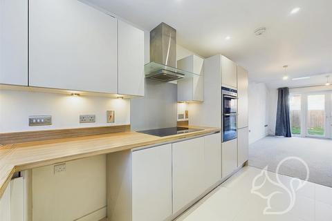 11 Copse Drive, Rowhedge, Colchester, CO5 7DU