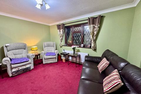 8 Capel Park, Kirby Cross, Frinton-on-sea, CO13 0UA