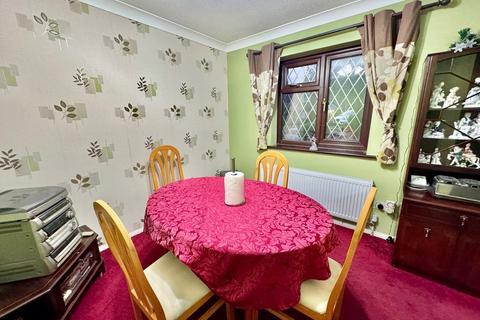 8 Capel Park, Kirby Cross, Frinton-on-sea, CO13 0UA