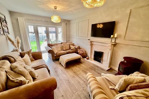 4 bedroom detached house for sale, Kielder Street, Desborough, Kettering