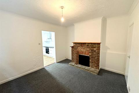 3 bedroom semi-detached house to rent, St. Johns Wood Road, Ryde, PO33 1HP