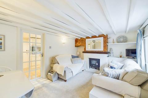 2 bedroom cottage to rent, Silver Street, Christchurch, Dorset