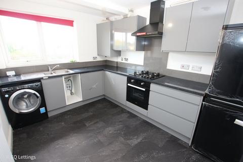 2 bedroom apartment to rent, Manchester Road, West Timperley WA14