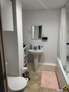 2 bedroom flat to rent, Aspects, Sutton, Surrey, SM1