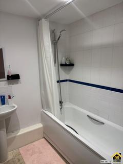 2 bedroom flat to rent, Aspects, Sutton, Surrey, SM1