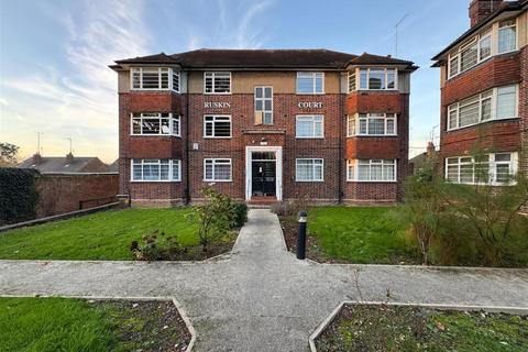 2 bedroom flat to rent, Ruskin Court, Winchmore Hill, N21