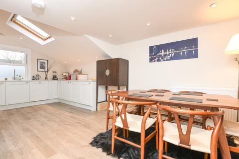 3 bedroom apartment to rent, Gayville Road Battersea SW11