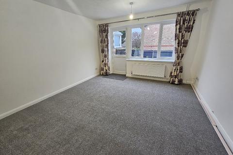 2 bedroom end of terrace house to rent, Frensham Close