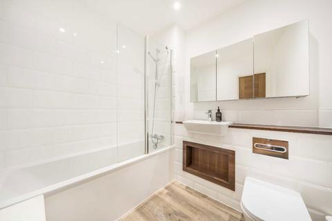 2 bedroom flat to rent, Osiers Road, London SW18