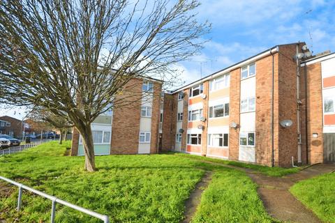 2 bedroom ground floor flat to rent, Coronation Avenue, East Tilbury, RM18