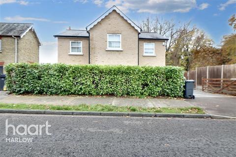 4 bedroom detached house to rent, Paycock Road, CM19