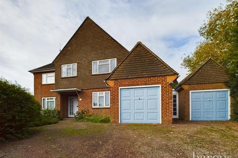 4 bedroom detached house for sale, Neville Close, Basingstoke RG21