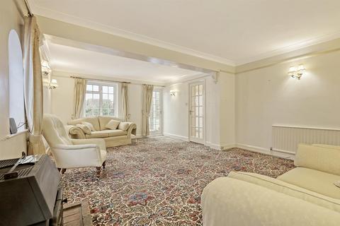 142 Beehive Lane, Chelmsford, CM2 9SH