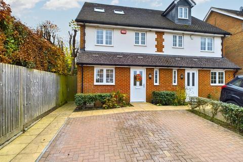 4 bedroom semi-detached house for sale, St. Pauls Mews, Three Bridges RH10