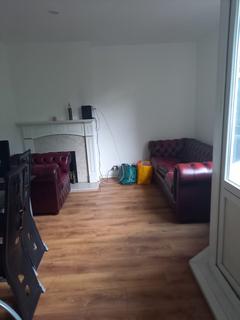 1 bedroom in a house share to rent, Key Close, London E1