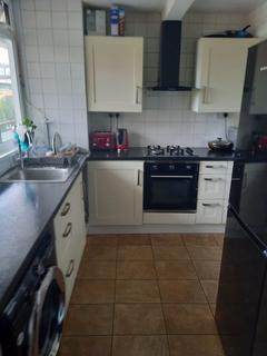 1 bedroom in a house share to rent, Key Close, London E1