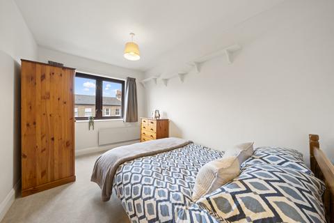 1 bedroom flat for sale, Brook Court, Brentford TW8